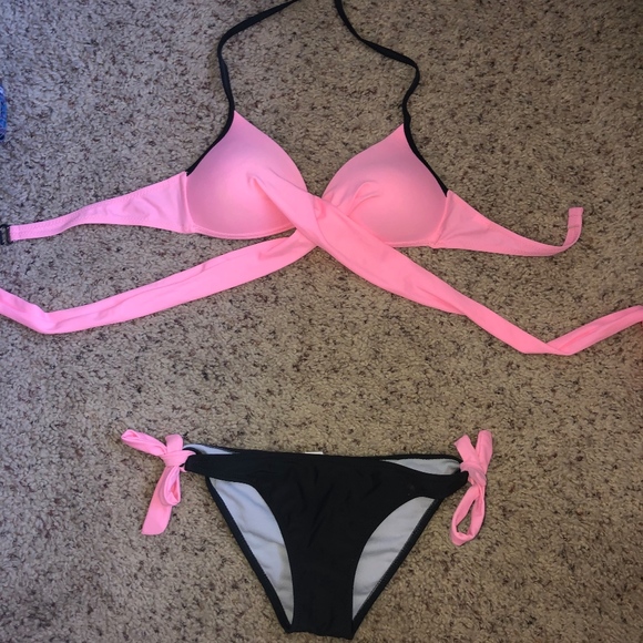 Bikini - Picture 2 of 2